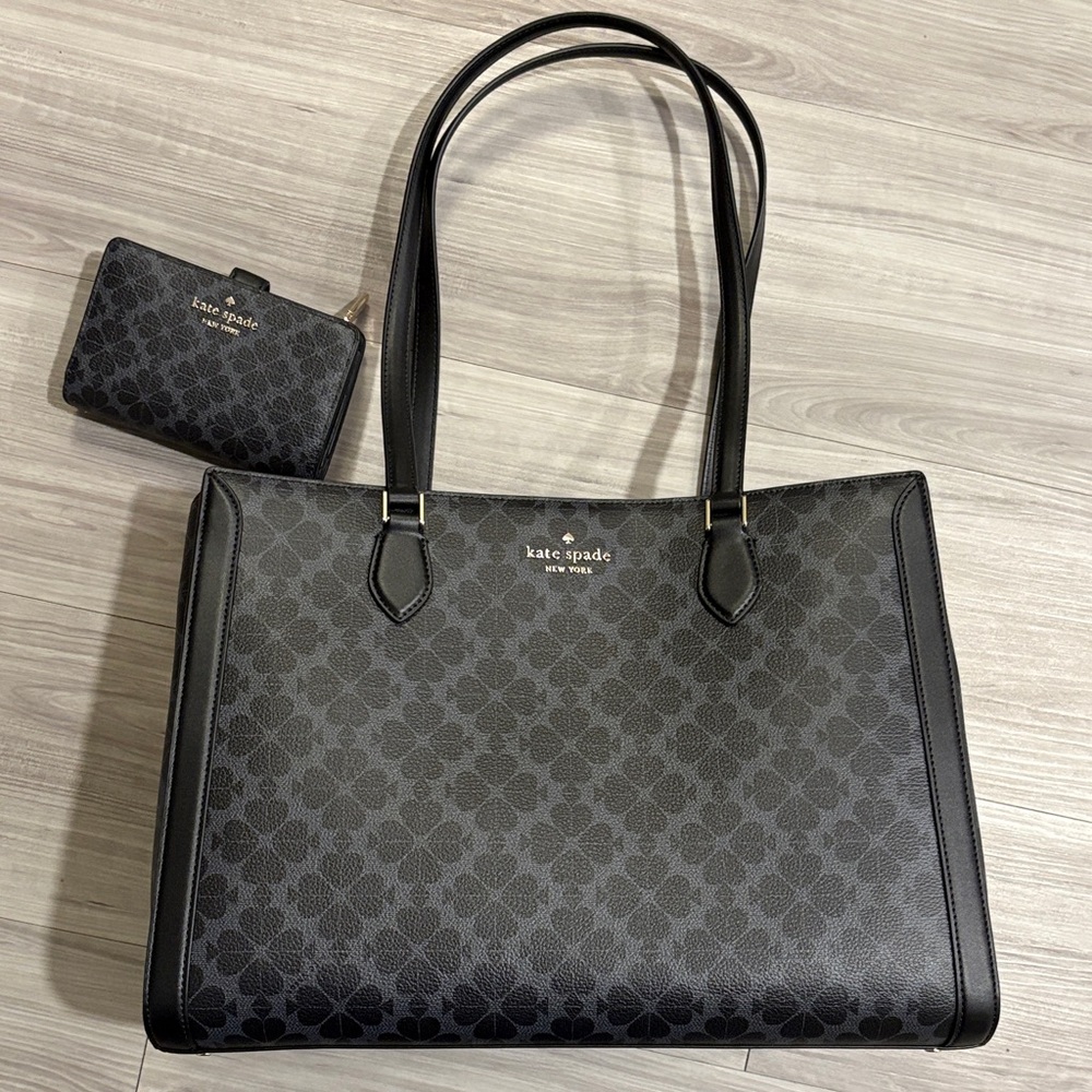 Kate spade bag and matching wallet
Brand new without tag